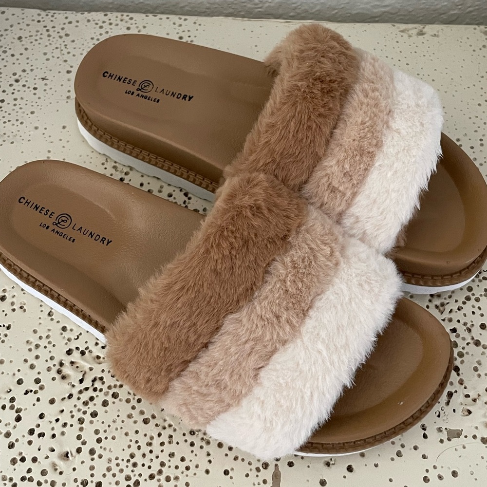 Nordstrom. Chinese Laundry Faux Fur Slides (Slippers). Like New.